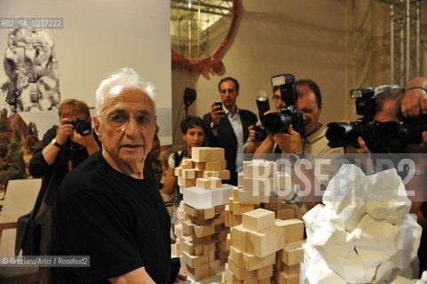 Venice 25/08/2010 - The architect Frank O.Gehry with his Project for the Luma Foundation in Parc des Ateliers in Arles Architettura architetti ©Graziano Arici/Rosebud2