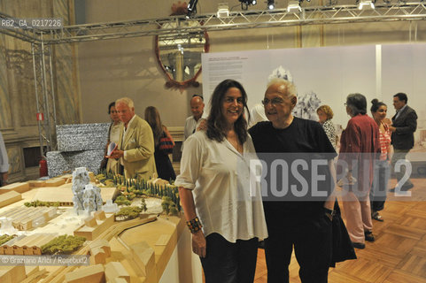 Venice 25/08/2010 - The architect Frank O.Gehry with his Project for the Luma Foundation in Parc des Ateliers in Arles and Maia Hoffmann Luma Foundation President  Architettura architetti ©Graziano Arici/Rosebud2