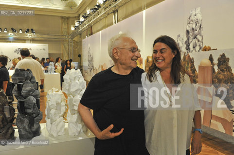 Venice 25/08/2010 - The architect Frank O.Gehry with his Project for the Luma Foundation in Parc des Ateliers in Arles and Maia Hoffmann Luma Foundation President  Architettura architetti ©Graziano Arici/Rosebud2
