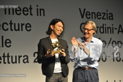 Venice 26/08/2010 -  12 Architecture Biennale: Palazzo delle Esposizioni - Golden Lion of the best project of the Exhibition People meet in architecture to junya.ishigami+associates Architecture as air: Study for château la coste with Vittorio Sgarbi -  Architettura architetti giardini leone oro ©Graziano Arici/Rosebud2