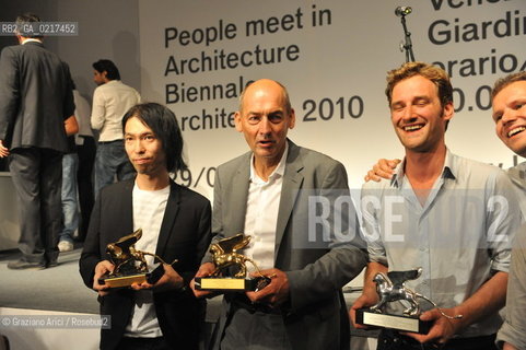 Venice 26/08/2010 -  12 Architecture Biennale: Palazzo delle Esposizioni - The architect Rem Koolhaas, La Biennale Golden Lion for Lifetime Achievement  with the other Prix of the Architecture Biennale -  Architettura architetti giardini leone oro carriera ©Graziano Arici/Rosebud2