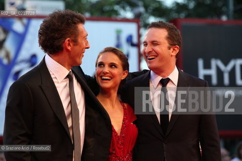 67th Venice International Film Festival - Venice September 1, 2010 - Red Carpet of the Film Black Swan - Actress Natalie Portman with actor Vincent Cassel (left) and the director Darren Aronofsky