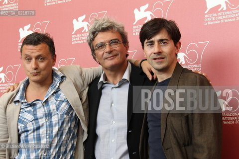 67th Venice International Film Festival - Venice September 7, 2010 - Photocall of the film Noi Credevamo - The director Mario Martone between Luigi Lo Cascio (right) and Valerio Binasco