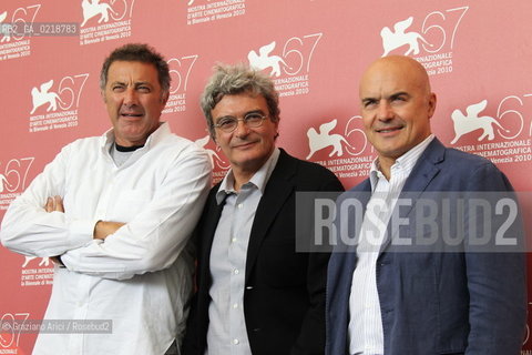67th Venice International Film Festival - Venice September 7, 2010 - Photocall of the film Noi Credevamo - The director Mario Martone between actresses Fiona Shaw (left) and Francesca Inaudi