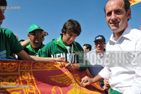 Venice 12/09/10 - Festa dei popoli Padani : The Veneto Region Governor Luca Zaia with Lega Nord Militants Lega Nord @ Graziano Arici