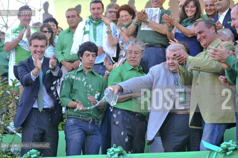 Venice 12/09/10 - Festa dei popoli Padani : The Minister and Lega Nord President Umberto Bossi, his son, Renzo, Giampaolo Gobbo and Roberto Calderoli  durin the Cerimony of  Po River pouring fiume @ Graziano Arici