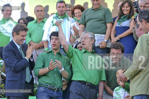 Venice 12/09/10 - Festa dei popoli Padani : The Minister and Lega Nord President Umberto Bossi, his son, Renzo, Giampaolo Gobbo and Roberto Calderoli  durin the Cerimony of  Po River pouring fiume @ Graziano Arici