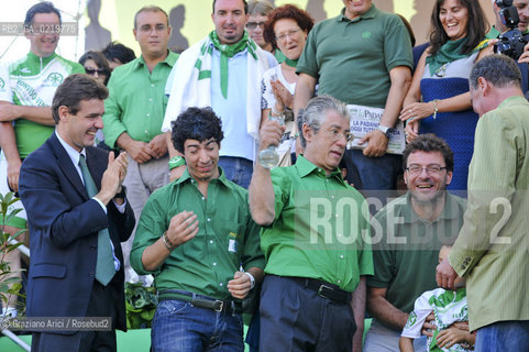 Venice 12/09/10 - Festa dei popoli Padani : The Minister and Lega Nord President Umberto Bossi, his son, Renzo, Giampaolo Gobbo and Roberto Calderoli  durin the Cerimony of  Po River pouring fiume @ Graziano Arici