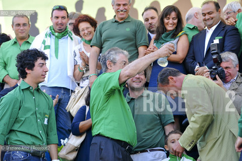 Venice 12/09/10 - Festa dei popoli Padani : The Minister and Lega Nord President Umberto Bossi, his son, Renzo, Giampaolo Gobbo and Roberto Calderoli  durin the Cerimony of  Po River pouring fiume @ Graziano Arici