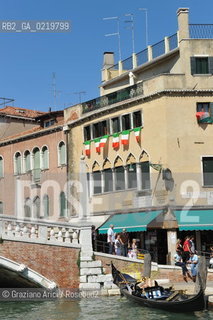 Venice 12/09/10 - Italian flags against the Festa dei popoli Padani of Lega Nord Militants @ Graziano Arici