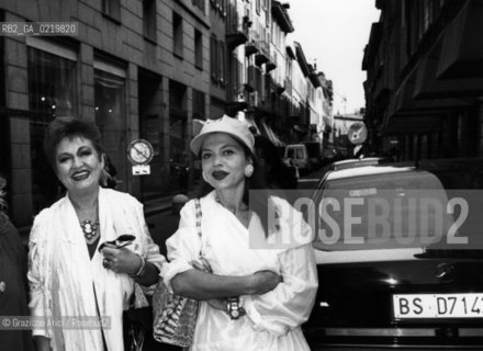 -MILANO,1985. RITRATTO DI VANNA MARCHI, PERSONAGGIO TELEVISIVO, INSIEME ALLA FIGLIA STEFANIA NOBILE. SPETTACOLO TELEVISIONE PRESENTATORE.-MILAN,1985.PORTRAIT OF VANN MARCHI WITH STEFANIA NOBILE  © ARCHIVIO Graziano Arici/Rosebud2 