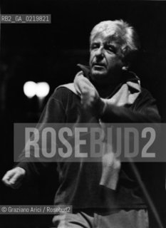 -VENICE,1980. RITRATTO DEL DIRETTORE DORCHESTRA PETER MAAG DURANTE UN CONCERTO. MUSICA, ORCHESTRA, DIRETTORE ©ARCHIVIO Graziano Arici/Rosebud2 -VENICE,1980.PORTRAIT OF THE CONDUCTOR PETER MAAG DURING A CONCERT ©ARCHIVIO Graziano Arici / rosebud2