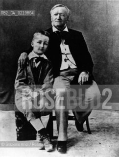 -NAPOLI,1880. IL COMPOSITORE RICHARD WAGNER CON IL FIGLIO SIGFRIDO A NAPOLI. MUSICA, COMPOSITORE, MUSICA CLASSICA ,OPERA. - 1880, RICHARD WAGNER WITH HIS SON IN NAPLES - REPRODUCTED BY Graziano Arici / rosebud2 - . IL PAGAMENTO DI DIRITTI  DI QUESTA IMMAGINE E RELATIVO SOLO AL LAVORO DI RIPRODUZIONE E ARCHIVIAZIONE DELLA STESSA. .TUTTI I DIRITTI DI RIPRODUZIONE SPETTANO ALL ARCHIVIO WAGNER DI BAYREUTH AL QUALE LUTILIZZATORE DI QUESTA IMMAGINE DEVE OBBLIGATORIAMENTE RIVOLGERSI PER IL RELATIVO PAGAMENTO DEI DIRITTI. .LA PUBBLICAZIONE DI QUESTA IMMAGINE IMPLICA LEFFETTUAZIONE DI QUESTO OBBLIGO © ARCHIVIO Graziano Arici/Rosebud2 