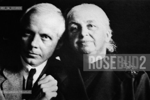 -IL COMPOSITORE UNGHERESE BELA BARTOK ( 1881 - 1945 )CON SUA MADRE. MUSICA CLASSICA; COMPOSITORE;RITRATTO - THE COMPOSER BELA BARTOK WITH HIS MATHER La cessione dei diritti si intende per quanto di nostra competenza; non comprende invece le eventuali spese relative a diritti che potranno essere richiesti dagli Enti cui appartengono le opere riprese. Tali costi, ove neccessari, e l’espletamento di qualsivoglia pratica di richiesta permessi sono esclusivamente  a  carico del committente. .© ARCHIVIO Graziano Arici/Rosebud2 