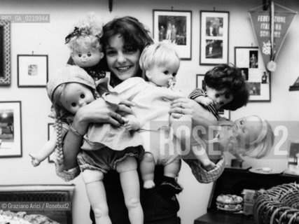 -VENEZIA,1978. RITRATTO DI DORINA VACCARONI, CAMPIONESSA MONDIALE DI SCHERMA, IN CASA SUA.SPORT, SCHERMA, CAMPIONATO .-VENICE,1978.PORTRAIT OF DORINA VACCARONI, WORLD CHAMPION OF FENCING ©Graziano Arici/Rosebud2