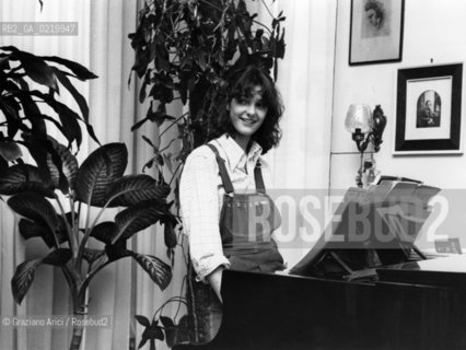 -VENEZIA,1978. RITRATTO DI DORINA VACCARONI, CAMPIONESSA MONDIALE DI SCHERMA, IN CASA SUA.SPORT, SCHERMA, CAMPIONATO .-VENICE,1978.PORTRAIT OF DORINA VACCARONI, WORLD CHAMPION OF FENCING ©Graziano Arici/Rosebud2