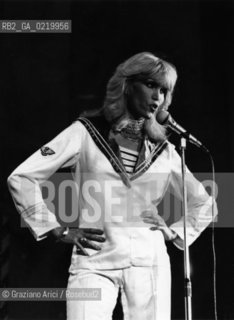 -VENEZIA,1980?. LATTRICE E MODELLA AMANDA LEAR DURANTE LA XV MOSTRA INTERNAZIONALE DI  MUSICA LEGGERA AL PALAZZO DEL CINEMA. MUSICA, CINEMA,SPETTACOLO, ATTRICE .-VENEZIA,1980?  THE SINGER AND ACTRESS AMANDA LEAR ©Graziano Arici/Rosebud2 