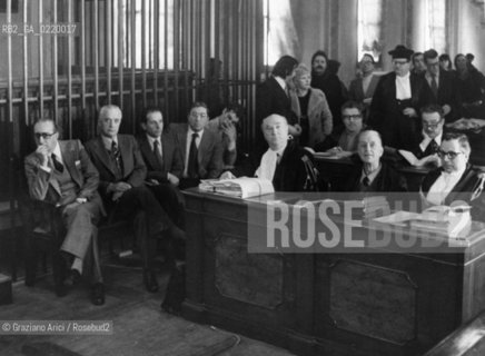 -VENEZIA, 1979. PROCESSO PER LA STRAGE DI PETEANO. CORTE DASSISE DI VENEZIA.NELLA FOTO DA SX.GLI IMPUTATI B.PASCOLI, D.MINGARELLI, FANO,CHIRICO,W.DI BIAGGIO E IN PIEDI L.BERNOT. IN PRIMO PIANO IL PM ENNIO  FORTUNA. PROCESSO,PETEANO,STRAGE,ASSISE .-VENICE, 1979. PROCESS FOR THE MASSACRE OF PETEANO. La cessione dei diritti si intende per quanto di nostra competenza; non comprende invece le eventuali spese relative a diritti che potranno essere richiesti dagli Enti cui appartengono le opere riprese. Tali costi, ove neccessari, e l’espletamento di qualsivoglia pratica di richiesta permessi sono esclusivamente  a  carico del committente.  © ARCHIVIO Graziano Arici/Rosebud2 