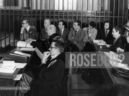 -VENEZIA, 1979. PROCESSO PER LA STRAGE DI PETEANO. CORTE DASSISE DI VENEZIA.NELLA FOTO DA SX.GLI IMPUTATI B.PASCOLI, D.MINGARELLI, FANO,CHIRICO,W.DI BIAGGIO E IN PIEDI L.BERNOT. IN PRIMO PIANO IL PM ENNIO  FORTUNA. PROCESSO, PETEANO,ASSISE ..-VENICE, 1979. PROCESS FOR THE MASSACRE OF PETEANO - La cessione dei diritti si intende per quanto di nostra competenza; non comprende invece le eventuali spese relative a diritti che potranno essere richiesti dagli Enti cui appartengono le opere riprese. Tali costi, ove neccessari, e l’espletamento di qualsivoglia pratica di richiesta permessi sono esclusivamente  a  carico del committente. © ARCHIVIO Graziano Arici/Rosebud2 
