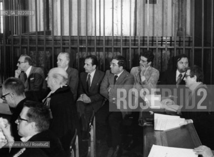 -VENEZIA, 1979. PROCESSO PER LA STRAGE DI PETEANO. CORTE DASSISE DI VENEZIA.NELLA FOTO DA SX.GLI IMPUTATI B.PASCOLI, D.MINGARELLI, FANO,CHIRICO,W.DI BIAGGIO E IN PIEDI L.BERNOT. IN PRIMO PIANO IL PM ENNIO  FORTUNA. PROCESSO,PETEANO,STRAGE,ASSISE .-VENICE, 1979. PROCESS FOR THE MASSACRE OF PETEANO - La cessione dei diritti si intende per quanto di nostra competenza; non comprende invece le eventuali spese relative a diritti che potranno essere richiesti dagli Enti cui appartengono le opere riprese. Tali costi, ove neccessari, e l’espletamento di qualsivoglia pratica di richiesta permessi sono esclusivamente  a  carico del committente. © ARCHIVIO Graziano Arici/Rosebud2 