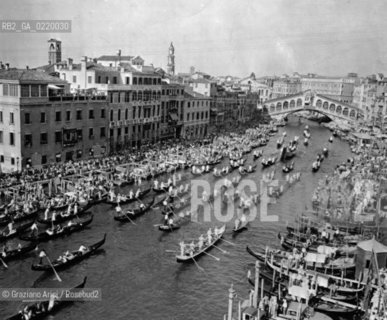 Venice,1955. veduta del Canal Grande durante la Regata Storica. View of Grand Canal during the Regata Storica. Regata Storica Canal Grande Gondola © ARCHIVIO Graziano Arici/Rosebud2 