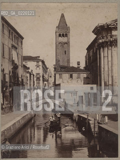-VENEZIA, SENZA INDICAZIONE DELLAUTORE,RIO DI SAN BARNABA CON GOLDOLA,SENZA DATA.STAMPA ALLALBUMINA INCOLLATA SU CARTONE, 10X13,3 CM. FOTOANTICHE, SAN BARNABA  .-VENICE, NO AUTHORS INDICATION, RIO DI SAN BARNABA,UNDATED. ALBUMEN PHOTOGRAPH MOUNTED ON CARDBOARD, CM 10X13,3 © ARCHIVIO Graziano Arici/Rosebud2 ...