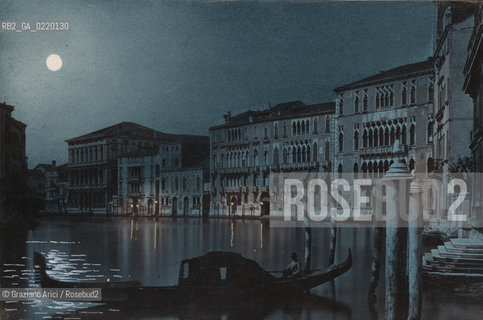 -VENEZIA, SENZA INDICAZIONE DELLAUTORE,CANAL GRANDE SAN TOMA CON GONDOLA , SENZA DATA. STAMPA ALLALBUMINA COLORATA A MANO NOTTURNO, CM 16,5X11,5. FOTOANTICHE, NOTTURNO, CANAL GRANDE .-VENICE, NO AUTHORS INDICATION, GRAND CANAL SAN TOMA WITH GONDOLA, UNDATED. ALBUMEN PHOTOGRAPH HAND COLOURED, CM 16,5X11,5 © ARCHIVIO Graziano Arici/Rosebud2 ..