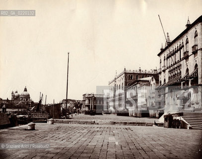 -VENEZIA, SENZA INDICAZIONE DELLAUTORE,RIVA DEGLI SCHIAVONI,SENZA DATA.STAMPA ALLALBUMINA INCOLLATA SU CARTONE , CM 19,5X24. FOTOANTICHE .-VENICE, NO AUTHORS INDICATION,RIVA DEGLI SCHIAVONI.UNDATED ALBUMEN PHOTOGRAPH MOUNTED ON CARDBOARD,19,5X24 CM © ARCHIVIO Graziano Arici/Rosebud2 ...