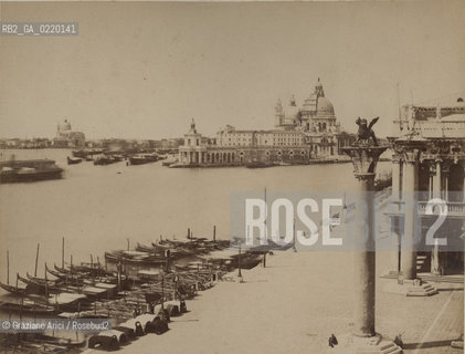 -VENEZIA, SENZA INDICAZIONE DELLAUTORE,VEDUTA DI PIAZZA SAN MARCO CON BACINO E BASILICA DELLA SALUTE , 1867.STAMPA ALLALBUMINA INCOLLATA SU CARTONE , CM 24X18,5. FOTOANTICHE, SAN MARCO, TODARO, SALUTE .-VENICE, NO AUTHORS INDICATION, SAN MARCO SQUARE WITH BASILICA DELLA SALUTE, 1867. ALBUMEN PHOTOGRAPH MOUNTED ON CARDBOARD,24X18,5CM  © ARCHIVIO Graziano Arici/Rosebud2 ...