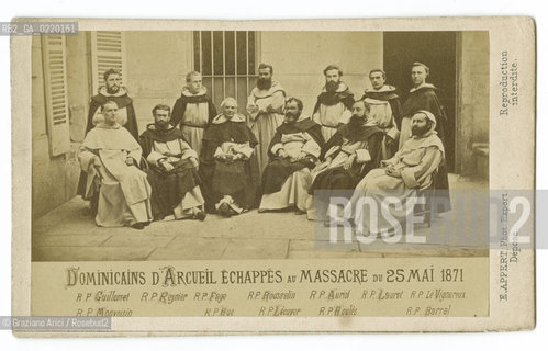 -PARIGI, EUGENE APPERT,  DOMINICAINS DARCUEIL ECHAPPES AU MASSACRE DU 25 MAI 1871. DOMENICANI SCAMPATI AL MASSACRO DEL 25 MAGGIO 1871.STAMPA ALLALBUMINA INCOLLATA SU CARTONE, CARTE DE VISITE, CM 6,2X10,5.MASSACRO DEI DOMINICANI DARCUEIL, PRETE, FOTOMONTAGGIO, COMUNE DI PARIGI  FOTOANTICHE  .-PARIS, EUGENE APPERT, ASSASSINATION OF DOMINICANS DARCUEIL,  25 MAY 1871. ALBUMEN PHOTOGRAPH MOUNTED ON CARDBOARD, CARTE DE VISITE CM 6,2X10,5 © ARCHIVIO Graziano Arici/Rosebud2 .