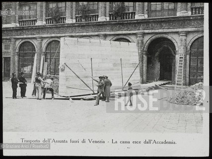 -VENEZIA, 1917, TRASPORTO DELLASSUNTA DALLACCADEMIA A FUORI VENEZIA(CREMONA?),SENZA DATA. LASTRA  IN VETRO PER LANTERNA MAGICA, CM 10X8. ARTE,TRASPORTO, ASSUNTA,TIZIANO, ACCADEMIA. FOTOANTICHE .-VENICE, 1917,NO AUTHORS INDICATION.TRANSPORT OF  ASSUNTA,UNDATED. GLASS SLIDE FOR MAGIC LANTERN, CM 10X8. ART, ASSUNTA, TIZIANO © ARCHIVIO Graziano Arici/Rosebud2 