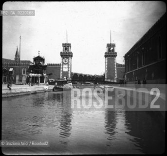 -VENEZIA, AUTORE WILLIAM H.RAU FOTOGRAFO PHILADELPHIA,PENNA. ARSENALE, SENZA DATA. LASTRA  IN VETRO PER LANTERNA MAGICA, CM 10X8. ARSENALE. FOTOANTICHE .-VENICE, AUTHOR WILLIAM H.RAU PHOTOGRAPHER PHILADELPHIA,PENNA. THE ARSENAL, UNDATED. GLASS SLIDE FOR MAGIC LANTERN, CM 10X8. ARSENAL  © ARCHIVIO Graziano Arici/Rosebud2 