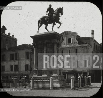 -VENEZIA, AUTORE WILLIAM H.RAU FOTOGRAFO PHILADELPHIA,PENNA. CAMPO SANTI GIOVANNI E PAOLO,STATUA EQUESTRE IN BRONZO DEL VERROCCHIO RAFFIGURANTE BARTOLOMEO COLLEONI, SENZA DATA. LASTRA  IN VETRO PER LANTERNA MAGICA, CM 10X8. VERROCCHIO,ARTE,SCULTURA,STATUA, EQUESTRE, BARTOLOMEO COLLEONI. FOTOANTICHE .-VENICE, AUTHOR WILLIAM H.RAU PHOTOGRAPHER PHILADELPHIA,PENNA. SANTI GIOVANNI E PAOLO SQUARE. EQUESTRIAN STATUE OF BARTOLOMEO COLLEONI,GLASS SLIDE FOR MAGIC LANTERN, CM 10X8. ART;STATUE;SCULPTURE © ARCHIVIO Graziano Arici/Rosebud2 