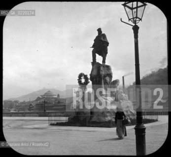 -TORINO, AUTORE WILLIAM H.RAU FOTOGRAFO PHILADELPHIA,PENNA. MONUMENTO A GIUSEPPE GARIBALDI, SENZA DATA. LASTRA  IN VETRO PER LANTERNA MAGICA, CM 10X8. PONTE, FIUME, PO,TORINO, GARIBALDI,GEOGRAFIA. FOTOANTICHE.-TURIN, AUTHOR WILLIAM H.RAU PHOTOGRAPHER PHILADELPHIA,PENNA. GIUSEPPE GARIBALDIS MONUMENT IN TURIN, UNDATED. GLASS SLIDE FOR MAGIC LANTERN, CM 10X8. TURIN, STATUE,GARIBALDI © ARCHIVIO Graziano Arici/Rosebud2 