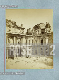 -PARIGI, COMUNE. DISDERI FOTOGRAFO,1871, PALAZZO REALE-LE PALAIS ROYAL DOPO LINCENDIO. STAMPA ALLALBUMINA INCOLLATA SU CARTONE, CM 22X28. COMUNE DI PARIGI, FOTOANTICHE, PALAZZO REALE, PALAIS ROYAL.-PARIS, COMMUNE,DISDERI PHOTOGRAPHE, 1871. LE PALAIS ROYAL- THE ROYAL PALACE DESTROYED BY FIRE.ALBUMEN PHOTOGRAPH MOUNTED ON CARDBOARD, CM 22X28 © ARCHIVIO Graziano Arici/Rosebud2 