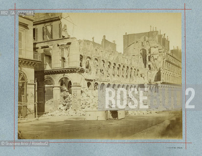 -PARIGI, COMUNE. DISDERI FOTOGRAFO,1871, MINISTERO DELLE FINANZE DISTRUTTO. STAMPA ALLALBUMINA INCOLLATA SU CARTONE, CM 22X28. MINISTERO DELLE FINANZE, FOTOANTICHE, COMUNE DI PARIGI, COMUNE .-PARIS, COMMUNE, DISDERI PHOTOGRAPHE, 1871. MINISTRY OF FINANCE DESTROYED;ALBUMEN PHOTOGRAPH MOUNTED ON CARDBOARD, CM 22X28 © ARCHIVIO Graziano Arici/Rosebud2 