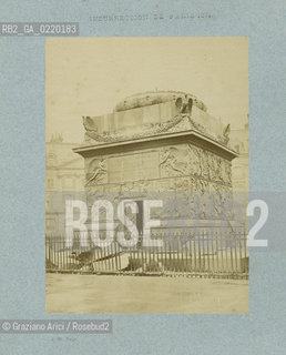 -PARIGI, COMUNE. 1871, J.W. FOTOGRAFO, PIAZZA VENDOME, BASE DELLA COLONNA CON LA STATUA DI NAPOLEONE DISTRUTTA. STAMPA ALLALBUMINA INCOLLATA SU CARTONE, CM 16X21,5. VENDOME, COLONNA, COMUNE,NAPOLEONE;STATUA; INSURREZIONE, FOTOANTICHE, COMUNE .-PARIS, COMMUNE. 1871, J.W. PHOTOGRAPHER, PLACE VENDOME WITH THE  DESTROY COLUMN.ALBUMEN PHOTOGRAPH MOUNTED ON CARDBOARD, CM 16X21,5 © ARCHIVIO Graziano Arici/Rosebud2 