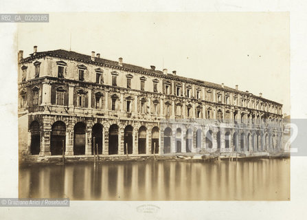 -VENEZIA, ANTONIO PERINI,PALAZZO FABBRICHE VECCHIE A RIALTO , SENZA DATA. STAMPA ALLALBUMINA INCOLLATA SU CARTONE, CM 21X30.FOTOANTICHE, RIALTO, FABBRICHE VECCHIE   .-VENICE, ANTONIO PERINI,FABBRICHE VECCHIE PALACE, UNDATED. ALBUMEN PHOTOGRAPH MOUNTED ON CARDBOARD, CM 21X30  © ARCHIVIO Graziano Arici/Rosebud2 