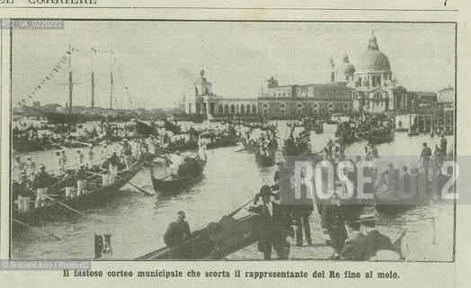 VENICE, MAY 1912. FOTOSERVIZIO DALLE PAGINE DELLA LA DOMENICA DEL CORRIERE :INAUGURAZIONE CAMPANILE SAN MARCO DOPO LA RICOSTRUZIONE .REPORTAGE FROM  LA DOMENICA DEL CORRIERE: INAUGURATION OF THE CAMPANILE AFTER THE RECONSTRUCTION La cessione dei diritti si intende per quanto di nostra competenza; non comprende invece le eventuali spese relative a diritti che potranno essere richiesti dagli Enti cui appartengono le opere riprese. Tali costi, ove neccessari, e l’espletamento di qualsivoglia pratica di richiesta permessi sono esclusivamente  a  carico del committente. © ARCHIVIO Graziano Arici/Rosebud2 