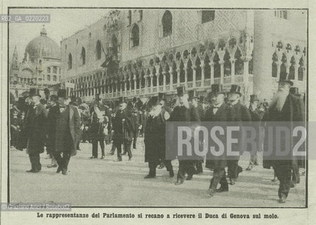 VENICE, MAY 1912. FOTOSERVIZIO DALLE PAGINE DELLA LA DOMENICA DEL CORRIERE :INAUGURAZIONE CAMPANILE SAN MARCO DOPO LA RICOSTRUZIONE. CORTEO DELLE AUTORITA .REPORTAGE FROM  LA DOMENICA DEL CORRIERE: INAUGURATION OF THE CAMPANILE AFTER THE RECONSTRUCTION La cessione dei diritti si intende per quanto di nostra competenza; non comprende invece le eventuali spese relative a diritti che potranno essere richiesti dagli Enti cui appartengono le opere riprese. Tali costi, ove neccessari, e l’espletamento di qualsivoglia pratica di richiesta permessi sono esclusivamente  a  carico del committente. © ARCHIVIO Graziano Arici/Rosebud2 