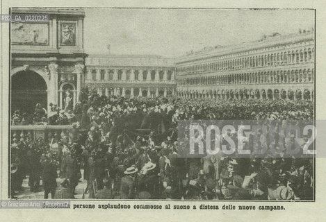 VENICE, MAY 1912. FOTOSERVIZIO DALLE PAGINE DELLA LA DOMENICA DEL CORRIERE :  INAUGURAZIONE CAMPANILE SAN MARCO DOPO LA RICOSTRUZIONE. PANORAMICA DELLA PIAZZA GREMITA .REPORTAGE FROM  LA DOMENICA DEL CORRIERE: INAUGURATION OF THE CAMPANILE AFTER THE RECONSTRUCTION La cessione dei diritti si intende per quanto di nostra competenza; non comprende invece le eventuali spese relative a diritti che potranno essere richiesti dagli Enti cui appartengono le opere riprese. Tali costi, ove neccessari, e l’espletamento di qualsivoglia pratica di richiesta permessi sono esclusivamente  a  carico del committente. © ARCHIVIO Graziano Arici/Rosebud2 