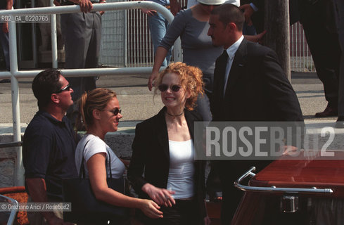 - Venezia,2000. 57°Festival Internazionale dArte Cinematografica. Lattrice Nicole Kidman in taxi mentre arriva alla Mostra del Cinema di Venezia. Cinema attrice taxi  ritratto.- Venice, 2000. 57th Venice International Film Festival. Portrait of the actress Nicole Kidman ©  Graziano Arici