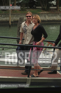 - Venezia,1999. 56°Festival Internazionale dArte Cinematografica. Ritratto dellattrice Kate Winslet insieme al marito Jim Threapleton. Cinema attrice ritratto.- Venice,1999. 56th Venice International Film Festival. Portrait of the actress Kate Winslet  with her husband, Jim Threapleton ©  Graziano Arici