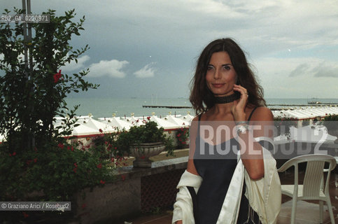 - Venezia, 2000. 57°Festival Internazionale dArte Cinematografica di Venezia. Ritratto dellattrice Chiara Muti, sulla terrazza dellHotel Excelsior. Cinema ritratto attrice.- Venice, 2000. 57th Venice International Film Festival. Portrait of the actress Chiara Muti in the Excelsior Hotel  ©  Graziano Arici