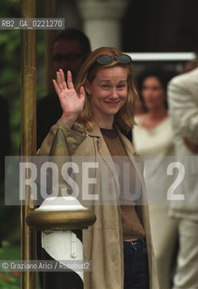 - Venezia, 2000. 57°Festival Internazionale dArte Cinematografica di Venezia. Ritratto dellattrice Laura Linney al suo arrivo allHotel Excelsior. Cinema attrice ritratto.- Venice, 2000. 57th Venice International Film Festival. The actress Laura Linney during the arrival at Excelsior Hotel  ©  Graziano Arici