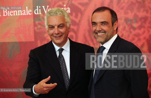 - Venezia,2000. 57°Festival Internazionale dArte Cinematografica. Il Presidente della Biennale Paolo Baratta con il Direttore della Mostra Alberto Barbera. Cinema ritratto Biennale Presidente.- Venice,2000. 57th Venice International Film Festival.  The Biennalès President Paolo Baratta with the Festivals Director Alberto Barbera ©  Graziano Arici