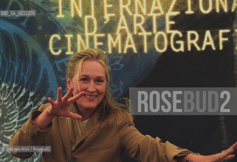 - Venezia,1999. 56°Festival Internazionale dArte Cinematografica. Ritratto dellattrice Meryl Streep. Cinema attrice ritratto.- Venice,1999. 56th Venice International Film Festival.Portrait of the actress Meryl Streep ©  Graziano Arici
