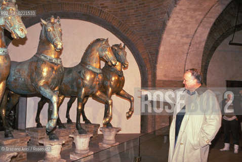 - Venice, 1995.The general Norman Schwarzkopf, commander of Usa Army during the war Usa-Iraq (Desert-Storm), during the visit in Venice..- Venice, 1995. Il generale Norman Schwarzkopf, comandante dellesercito americano durante la guerra Usa-Iraq (Desert-Storm), in visita a Venezia vicino ai cavalli. Politica generale esercito comandante guerra ©Graziano Arici/Rosebud2