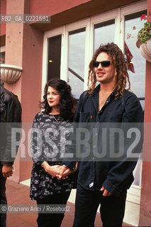 - Venezia, 1993. Mostra Internazionale dArte Cinematografica. Lattrice Sherilyn Fenn con il marito. Cinema attrice ritratto.- Venice, 1993. Venice Film Festival.The actress Sherilyn Fenn with her husband  ©Graziano Arici/Rosebud2