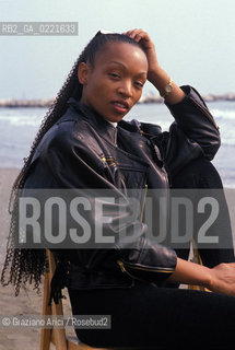 - Venezia,1993. 50°Festival Internazionale dArte Cinematografica. Ritratto dellattrice Marie Gaydu. Cinema,attrice,spiaggia, sedia,ritratto..- Venice,1993. 50th Venice International Film Festival. Portrait of the actress Marie Gaydu ©  Graziano Arici